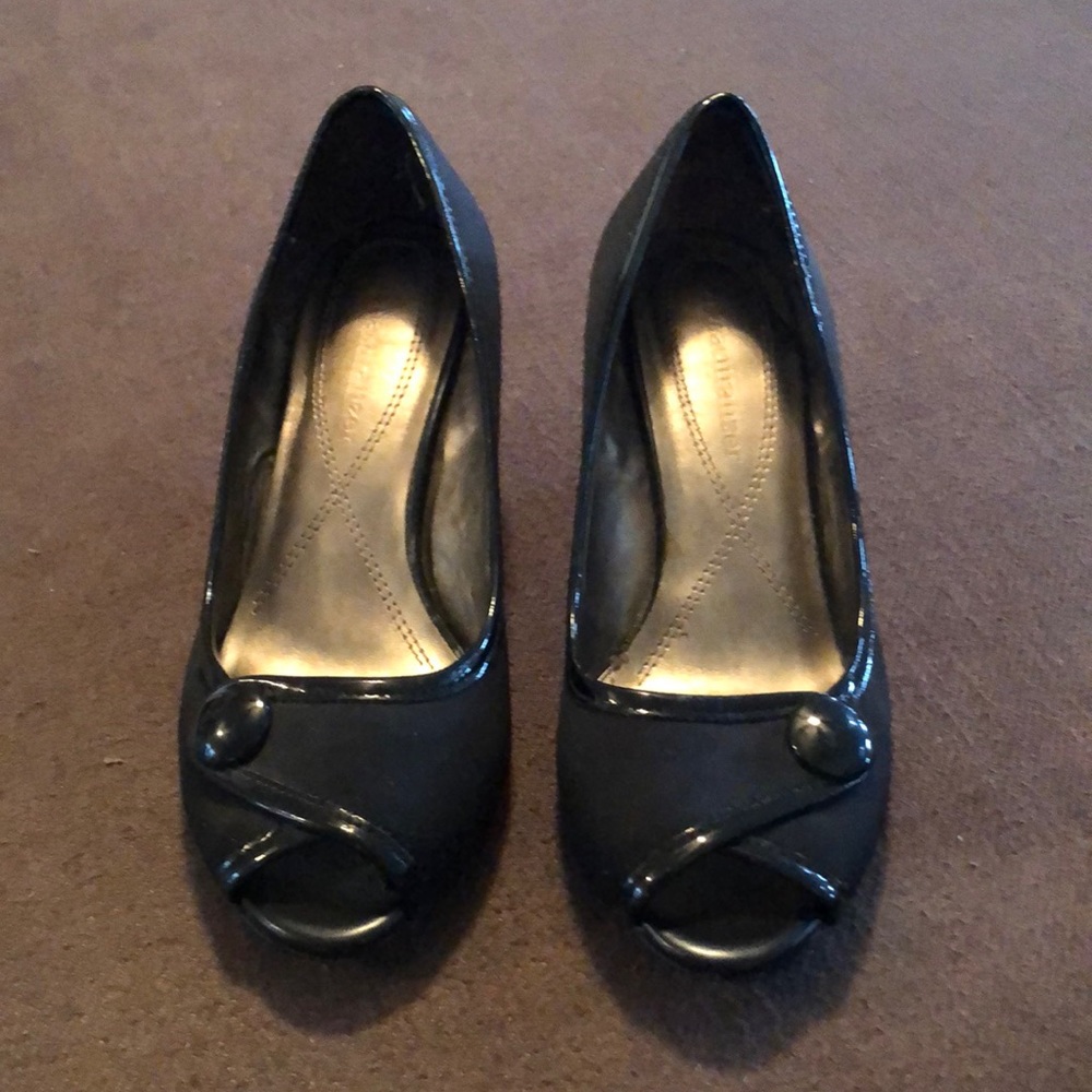 Naturalizer Black Button Pumps. Like New